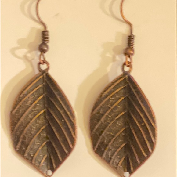 Antique Brass Leaf Earrings! - Picture 2 of 2